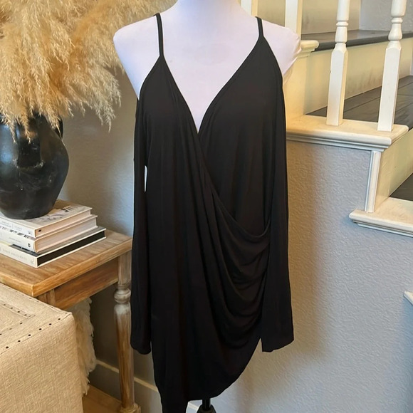 Fashion to Figure Tops - Fashion to Figure Cold Shoulder Strap Long Sleeve Black Top Size 22-24